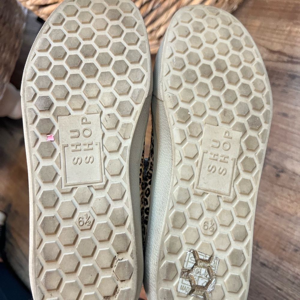 ShuShop Leopard Print Sneakers with Black Star - Picture 3 of 5